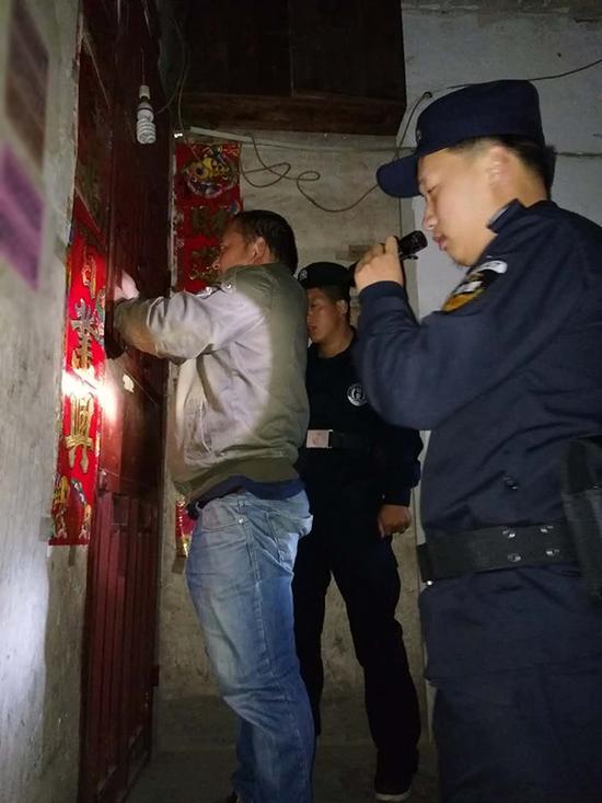 孝感粗心妈妈误将幼女锁家中 